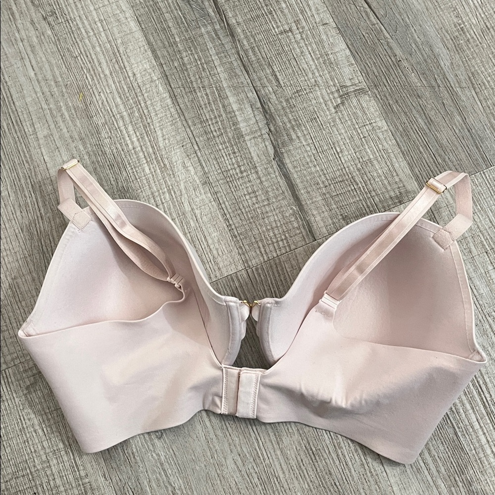 Victoria's Secret Light Pink Bra - Picture 3 of 10